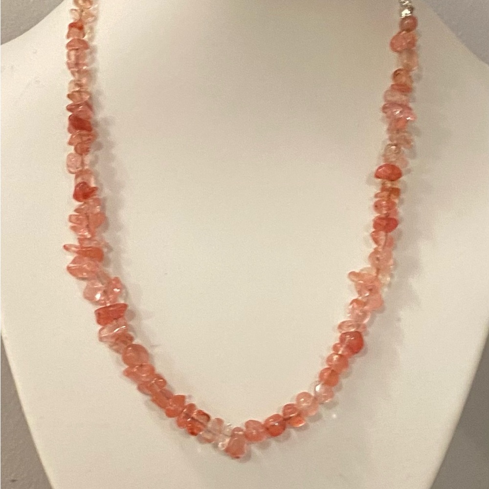 NEW Faux Cherry Quartz glass chip necklace